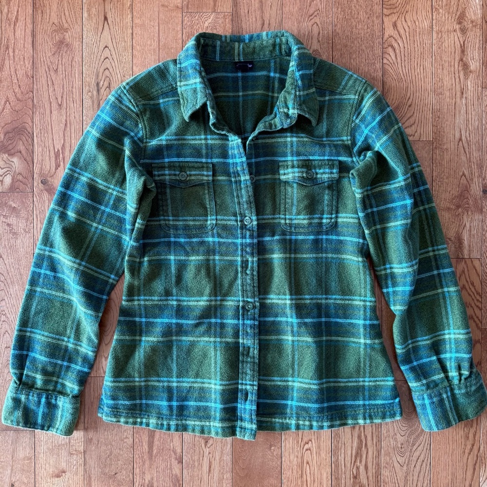 Patagonia size 4 W's Long-Sleeved Fjord
Flannel Shirt